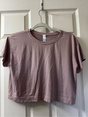 avocado Mauve Cropped Short Sleeve Tee